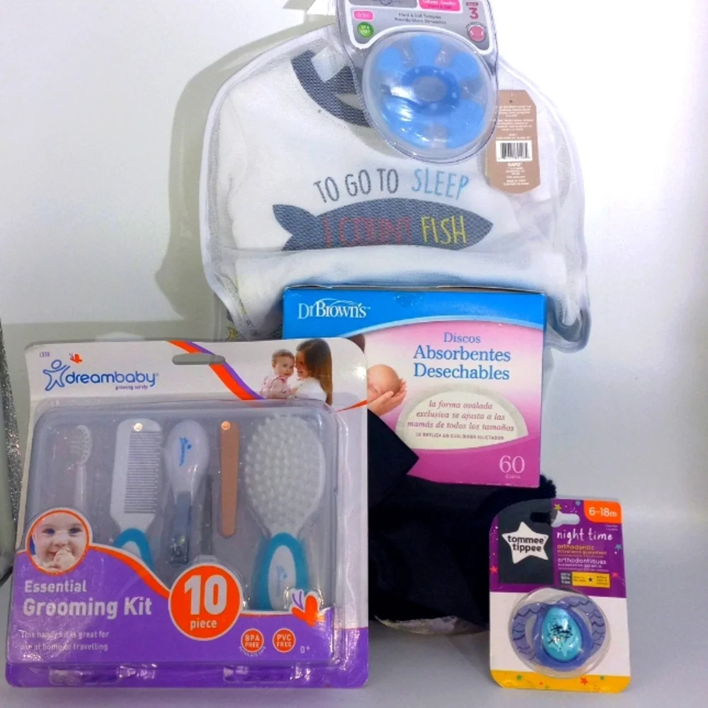 BABY BUNDLE BLANKET PAJAMA PACIFIER TEETHER BREAST PADS GROOMING KIT
